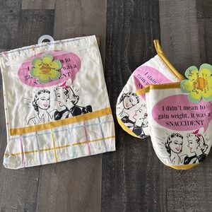 Daisy's Boutique Retro Style Kitchen Apron 24x34 and Mitt set snaccident